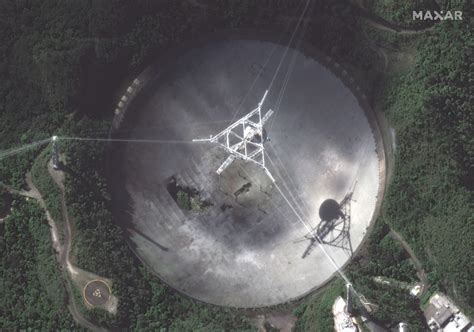 Radio telescopio abbandonato a Porto Rico