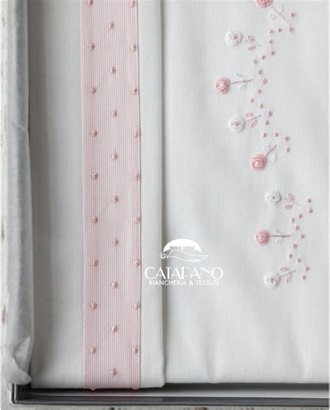 Lenzuola culla con fantasie delicate