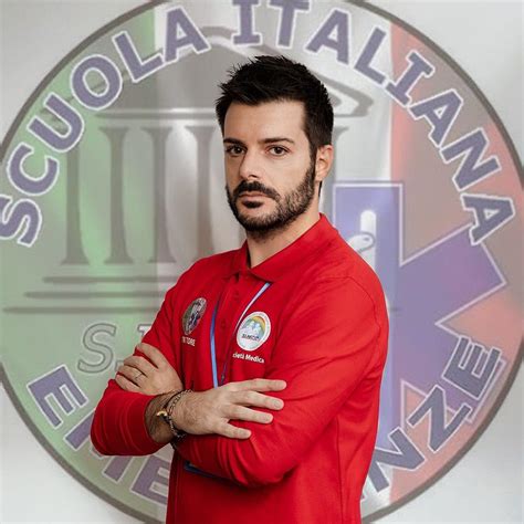 Studenti di ostetricia durante una sessione pratica di laboratorio