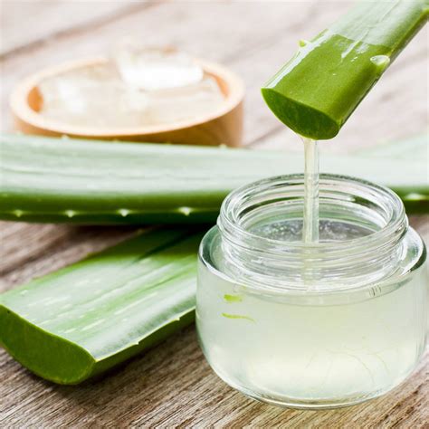 infografica sugli ingredienti chiave del fluido detergente: avocado, aloe vera e allantoina