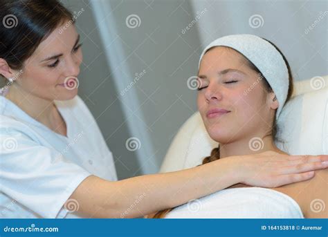 Donna che riceve un massaggio