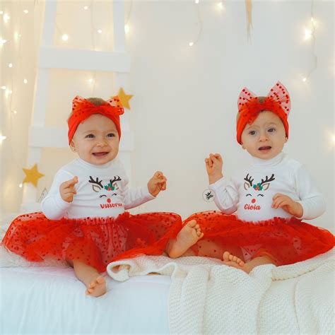 Neonata con accessori a tema