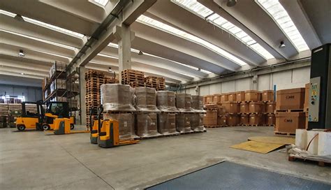disposizione logistica dei pallet di fertilizzante in un deposito agricolo ottimizzato