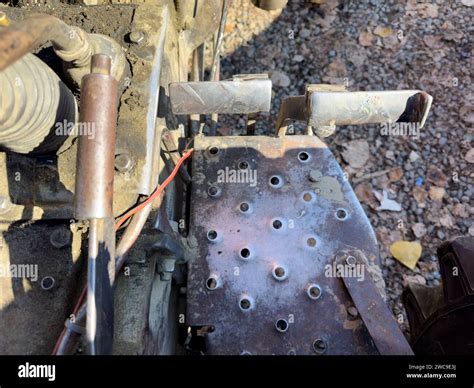 Dettaglio del pedale unico acceleratore/freno del trattore