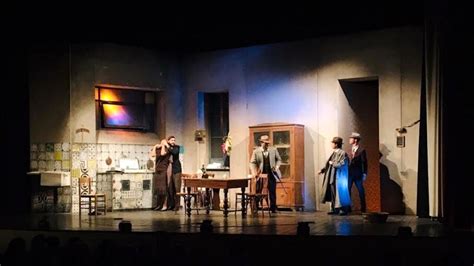 Scenografia teatrale anni '50 in bianco e nero