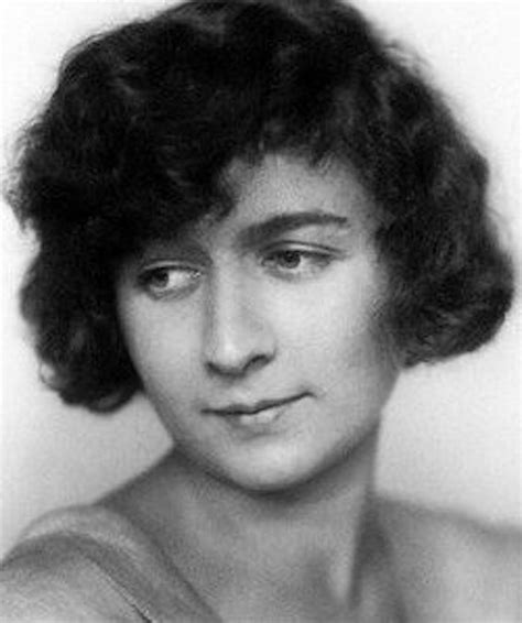 Ilse Weber, poetessa e musicista, in una foto d'epoca