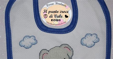 Bavaglino con disegno di un elefantino e nome ricamato