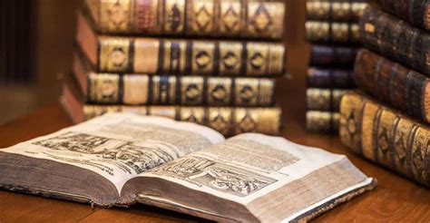 Libri antichi e volumi di vocabolari, simbolo di conservazione linguistica