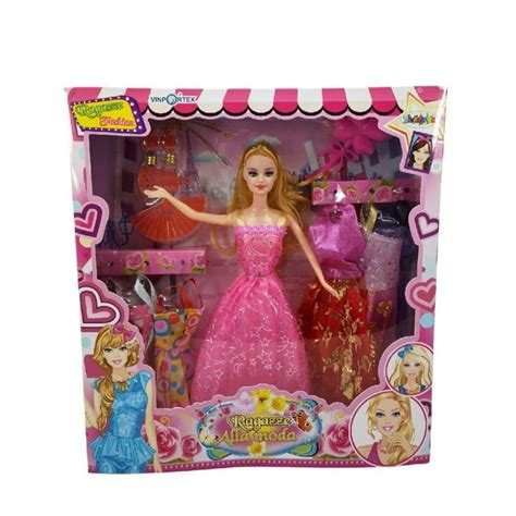 Bambola fashion con abiti rosa