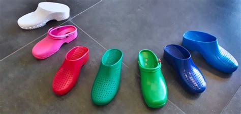 Calzature sanitarie ergonomiche e antiscivolo