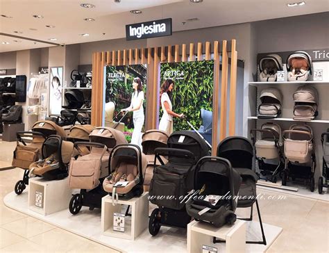 esposizione di passeggini e carrozzine