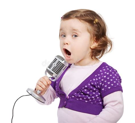 Bambina che canta con Microfono Baby Rock Fisher-Price
