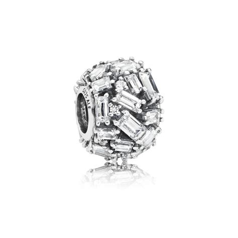 Dettagli charm Pandora