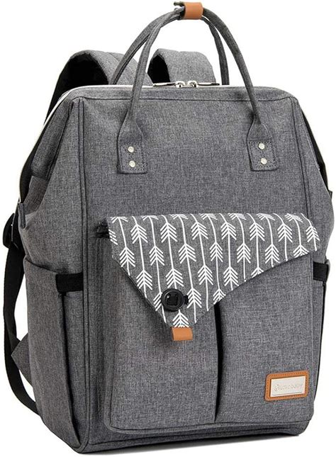 zaino fasciatoio lekebaby grigio con motivo a frecce in ambiente urbano
