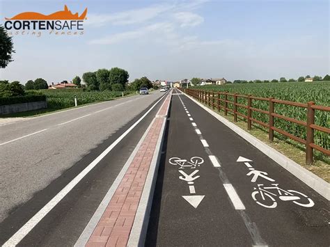 Hugbike in azione con conducente e passeggero su pista ciclabile
