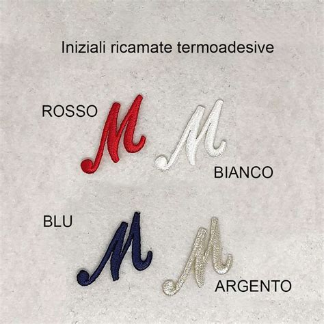 Idee per la Personalizzazione: Nomi e Iniziali Ricamate