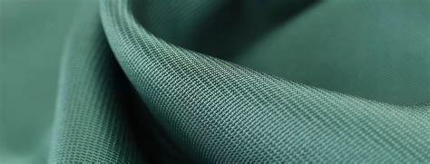 Dettaglio ravvicinato della texture del tessuto in poliestere del kimono