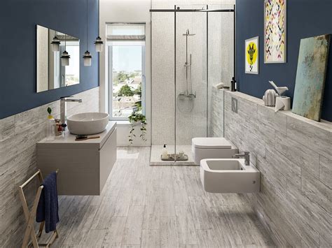 Bagno moderno con finiture minimaliste