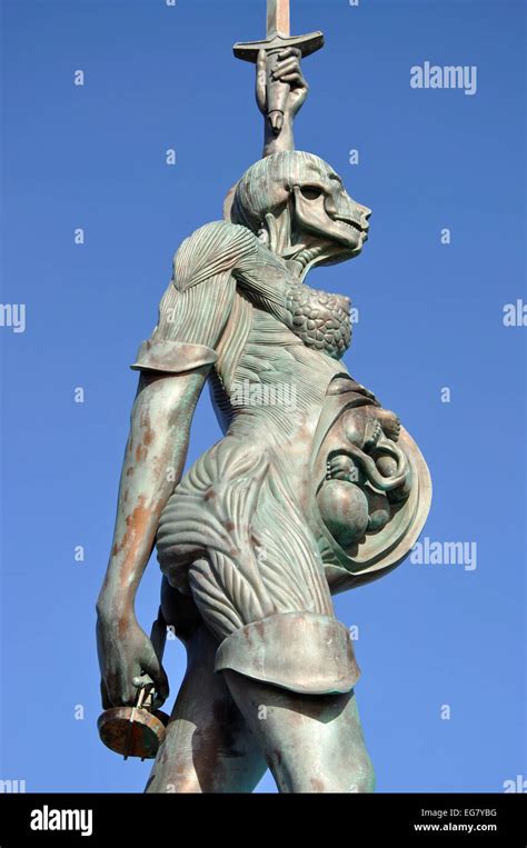 Damien Hirst Verity scultura