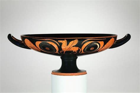 Kylix con donna greca che gioca