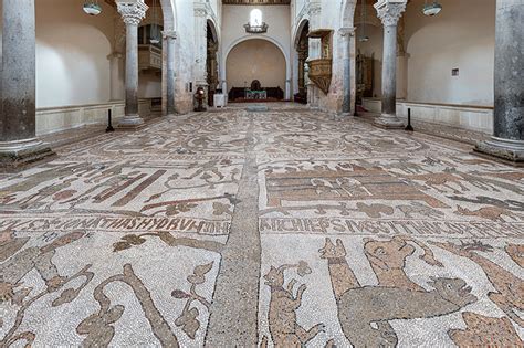 mosaico pavimentale della Cattedrale di Otranto con figura regale