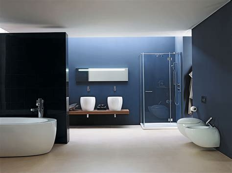 Accessori bagno blu e bianchi