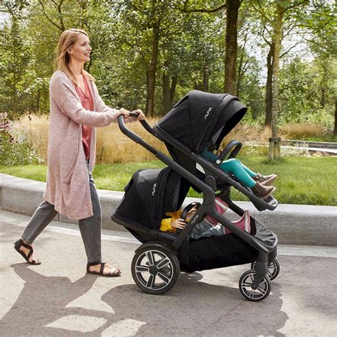 Nuna Pipa Next car seat on Demi Grow